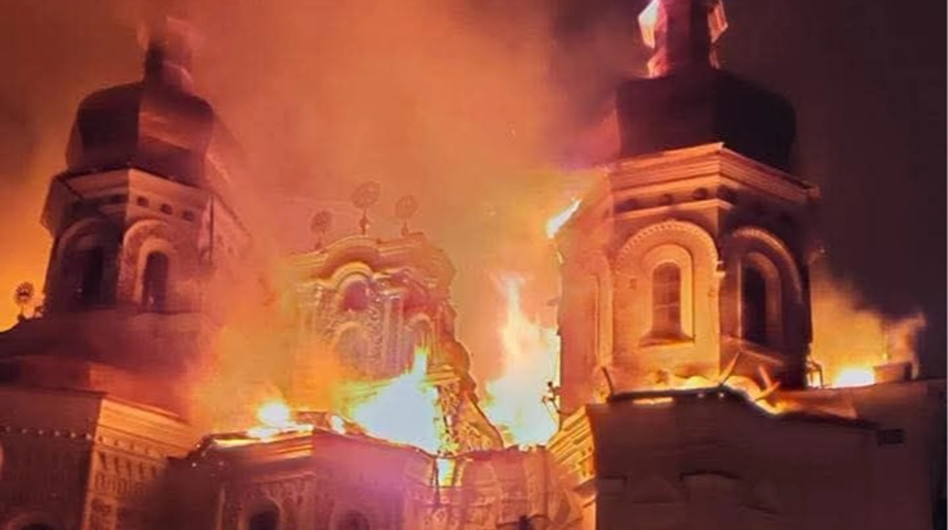 Діана Клочко  Вороги втретє зазіхають на Велику Церкву Печерської Лаври. Але вона стоїть і стоятиме