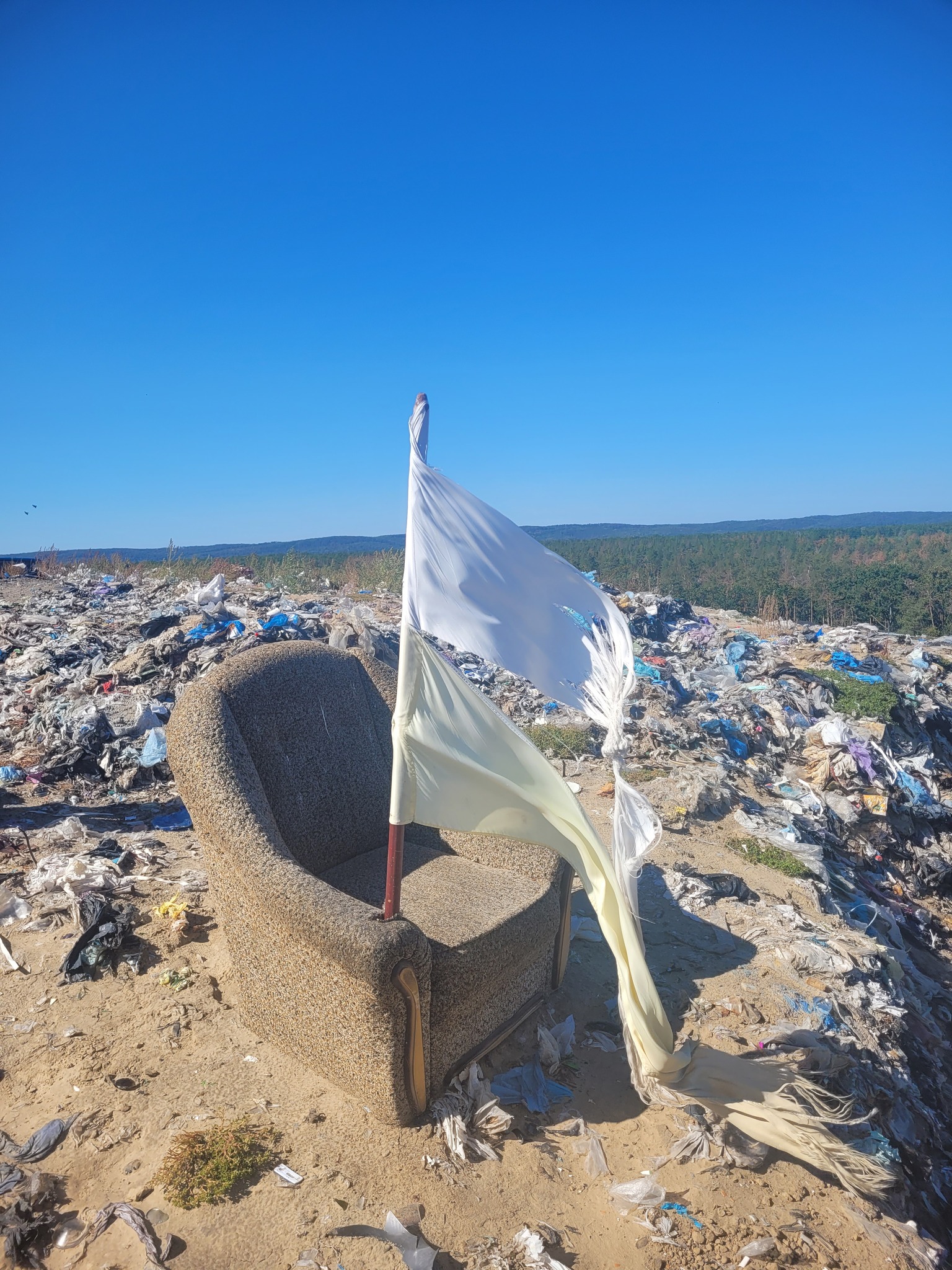 Алекс Лимар  Проблеми, котрі супроводжують  поводження з відходами,  Україна перекладає на  майбутні покоління